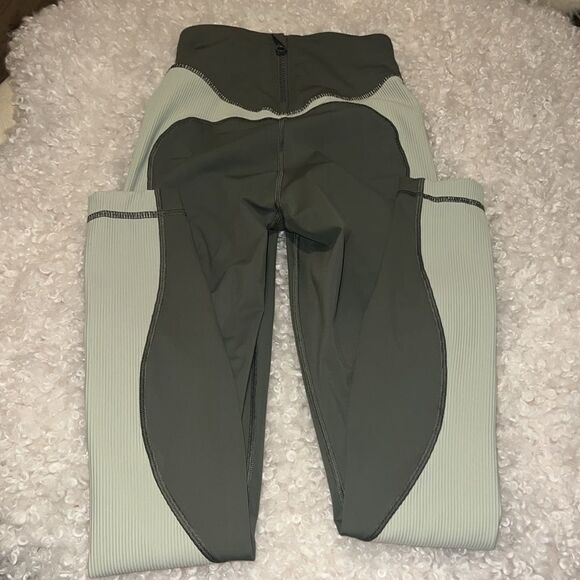 Lululemon Athletica Wade the Waters High-Rise Paddle Tight 28" size 2 - Picture 5 of 5